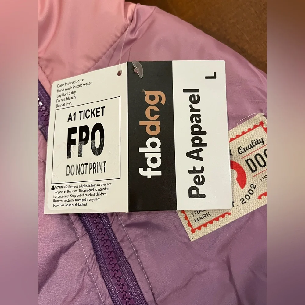 Dog Puffer Jacket with a zipper. Ombré pattern: purple and pink. Size L. NWT